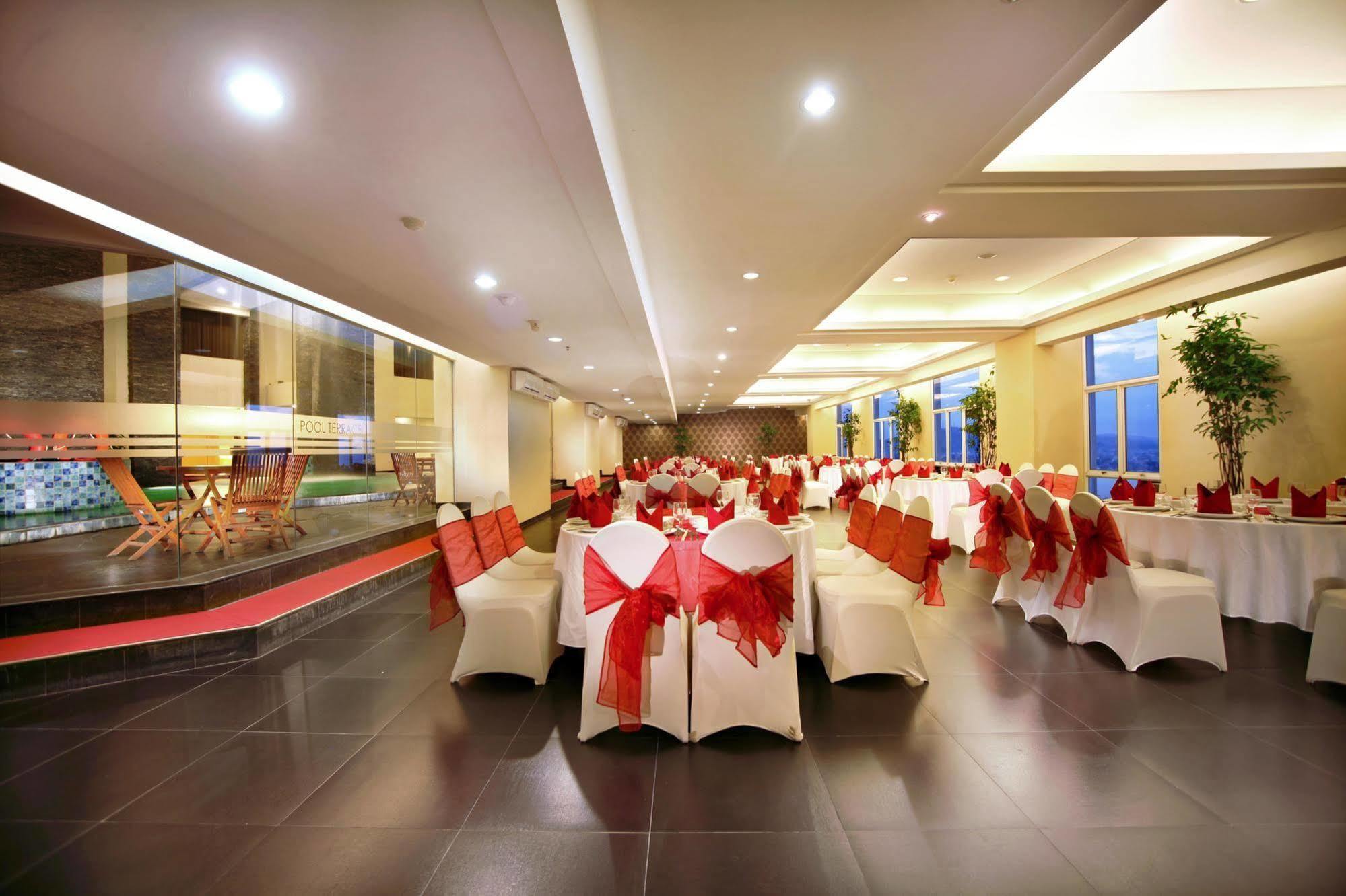 Aston Samarinda Hotel And Convention Center Exterior photo
